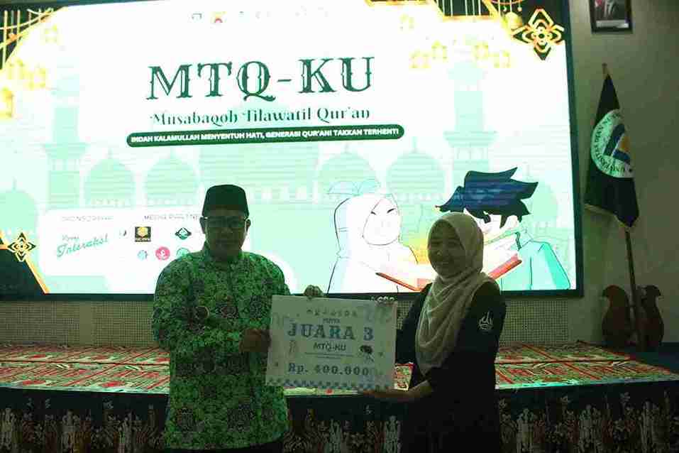 Penyerahan perwakilan peserta putri